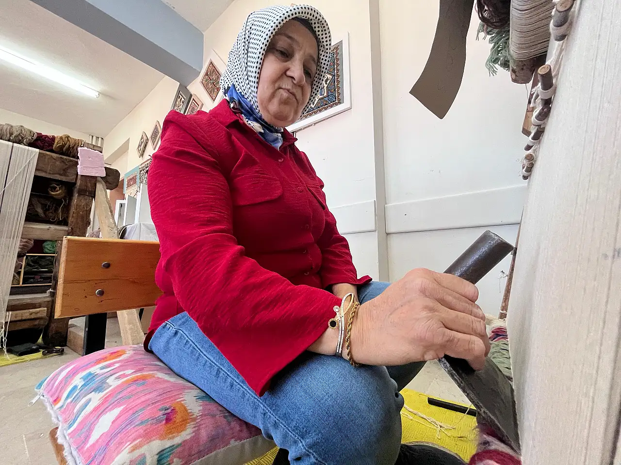 Kadının emeğiyle dokunan halılar unutulmayacak!