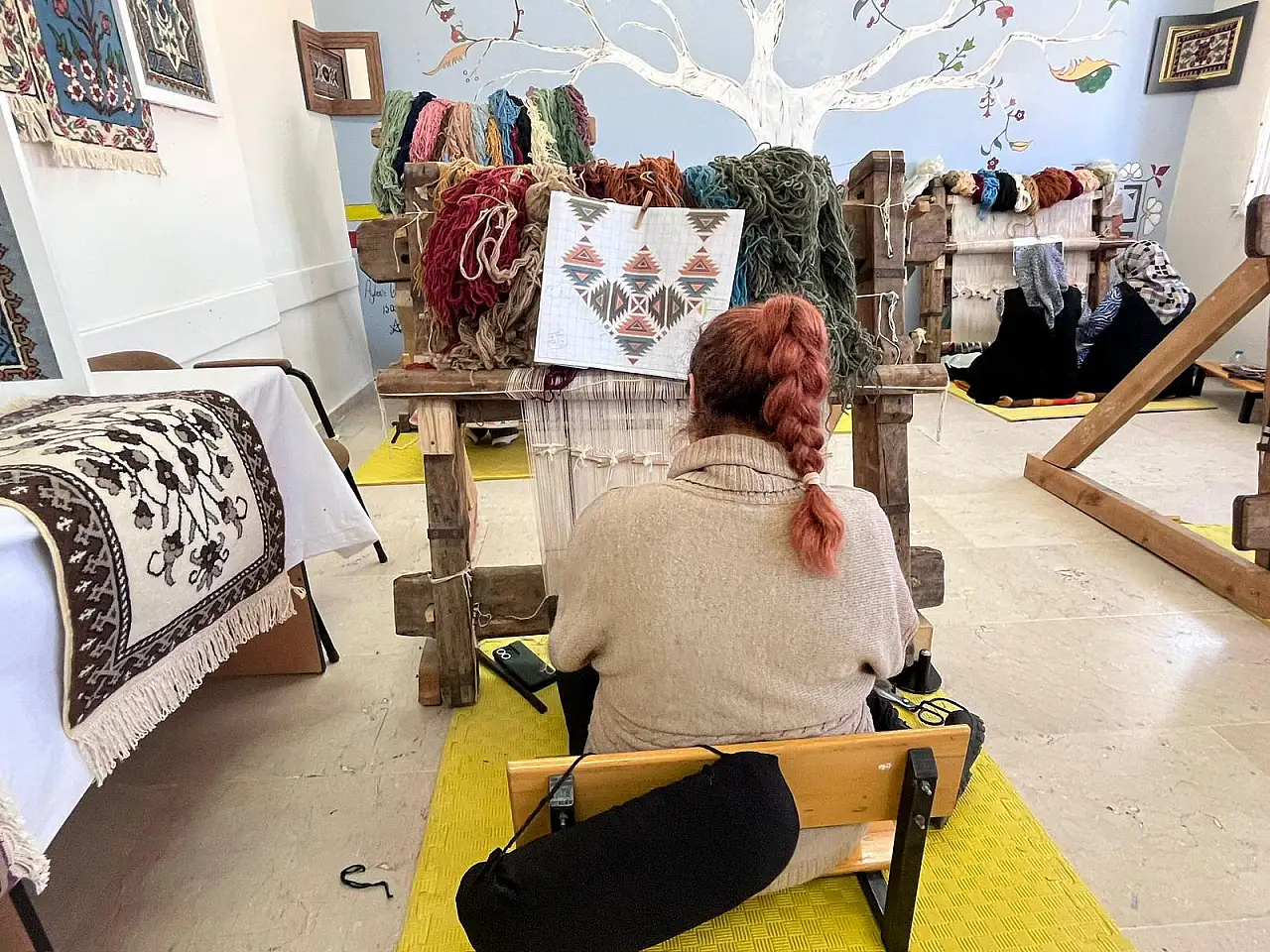 Unutulmaya yüz tutan sanat için her gün yollara düşüyor!