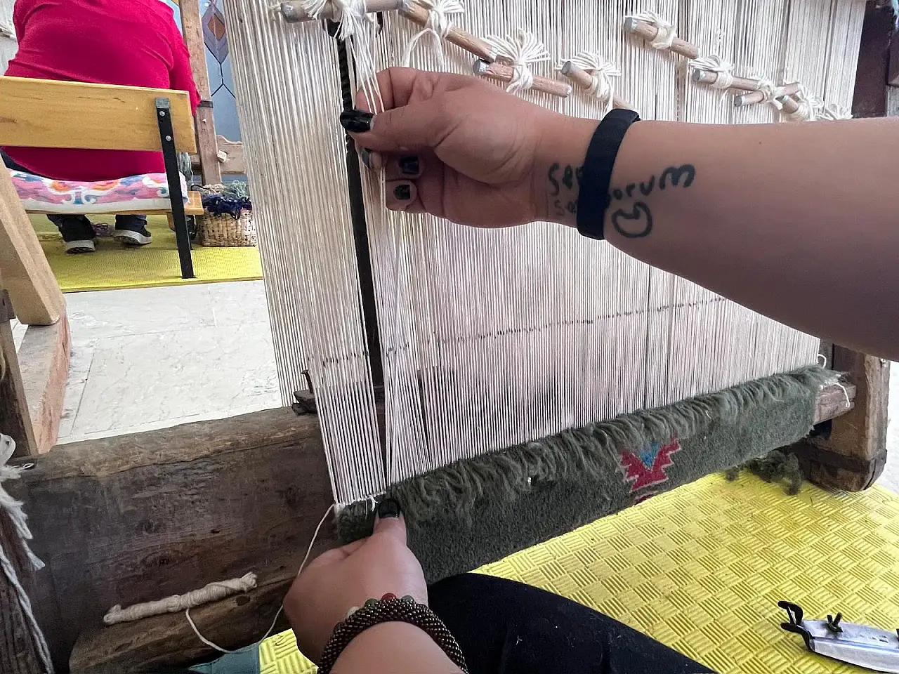 Unutulmaya yüz tutan sanat için her gün yollara düşüyor!
