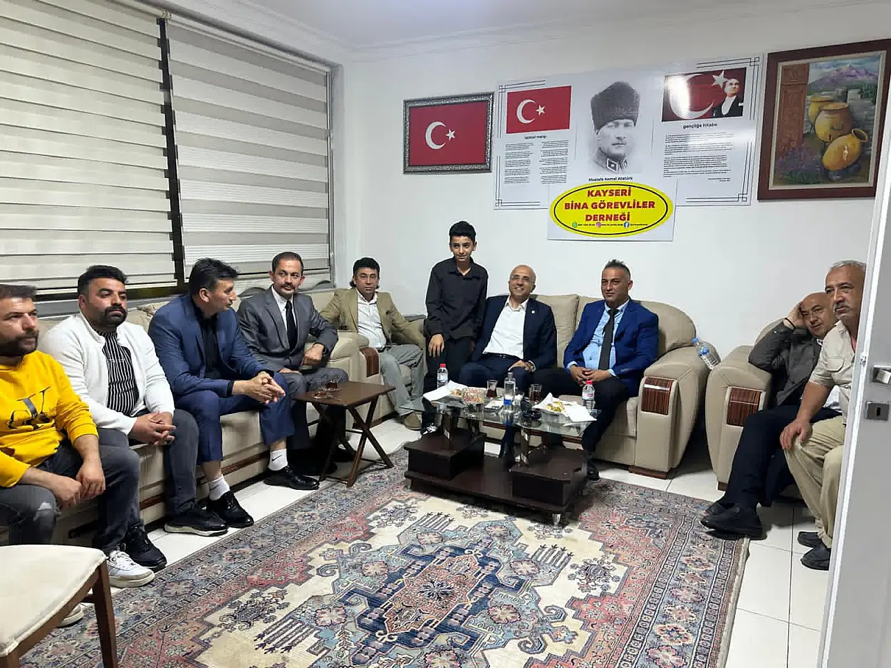 Kayseri'deki dernekte siyasi hareketlilik! Önce AK Partili sonra da CHP'li vekil