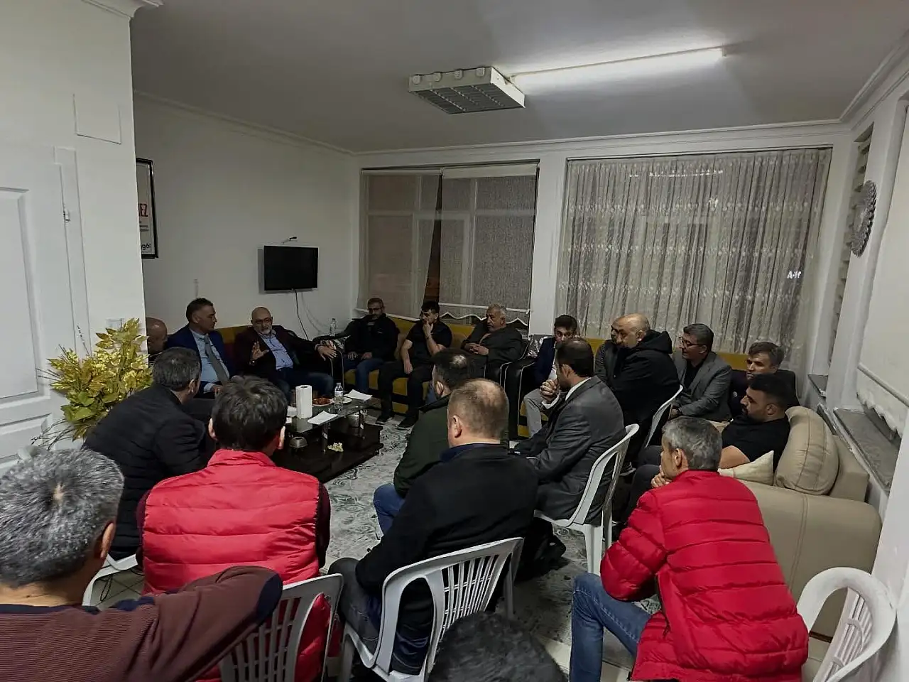 Kayseri'deki dernekte siyasi hareketlilik! Önce AK Partili sonra da CHP'li vekil