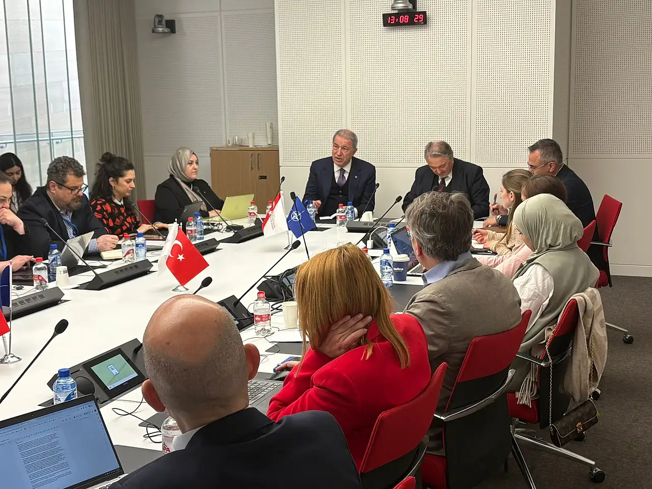 Akar'dan NATO zirvesi öncesi önemli mesajlar