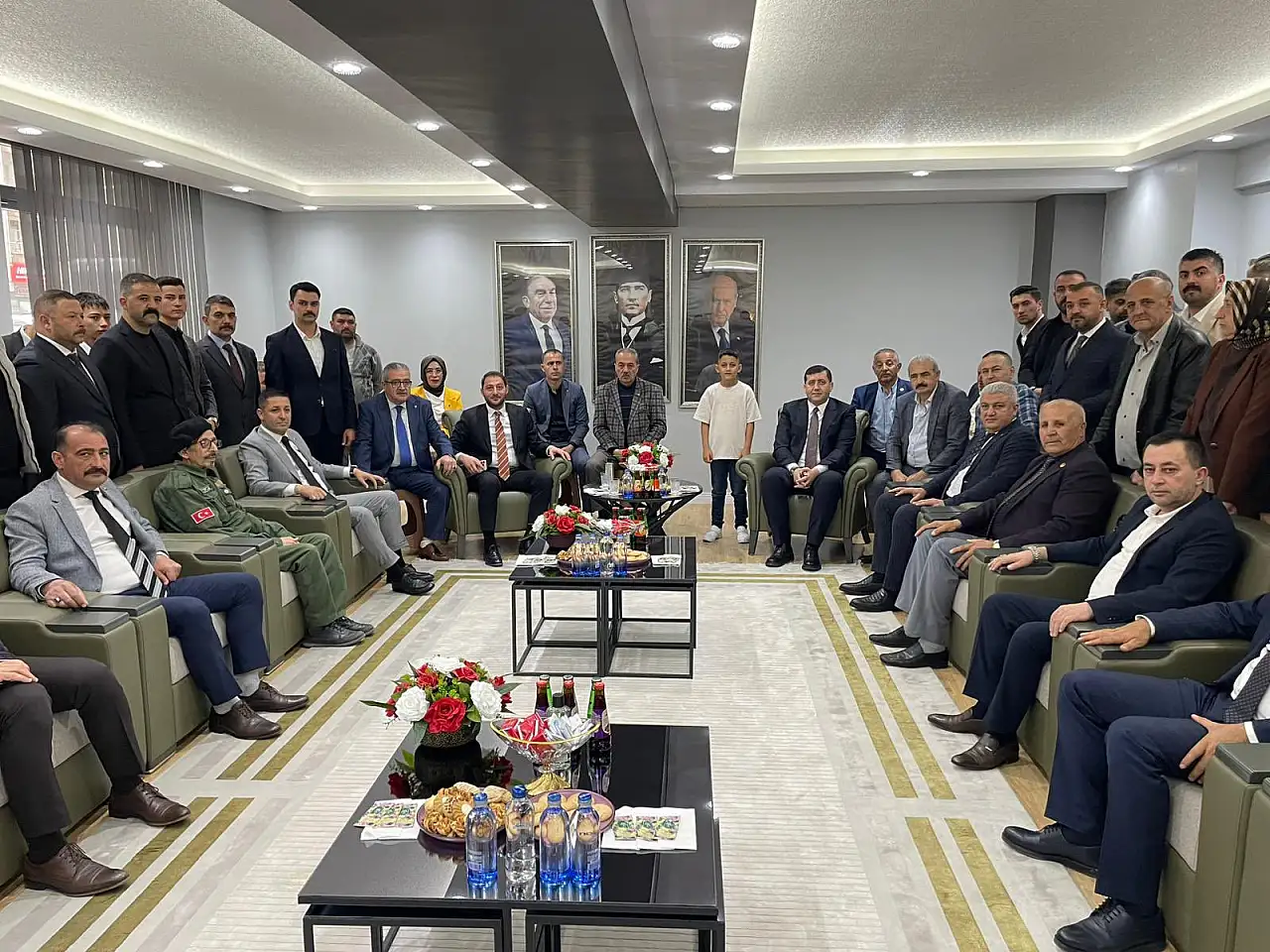 MHP Kayseri'de bayramlaşma trafiği: Baki Ersoy'da sahadaydı