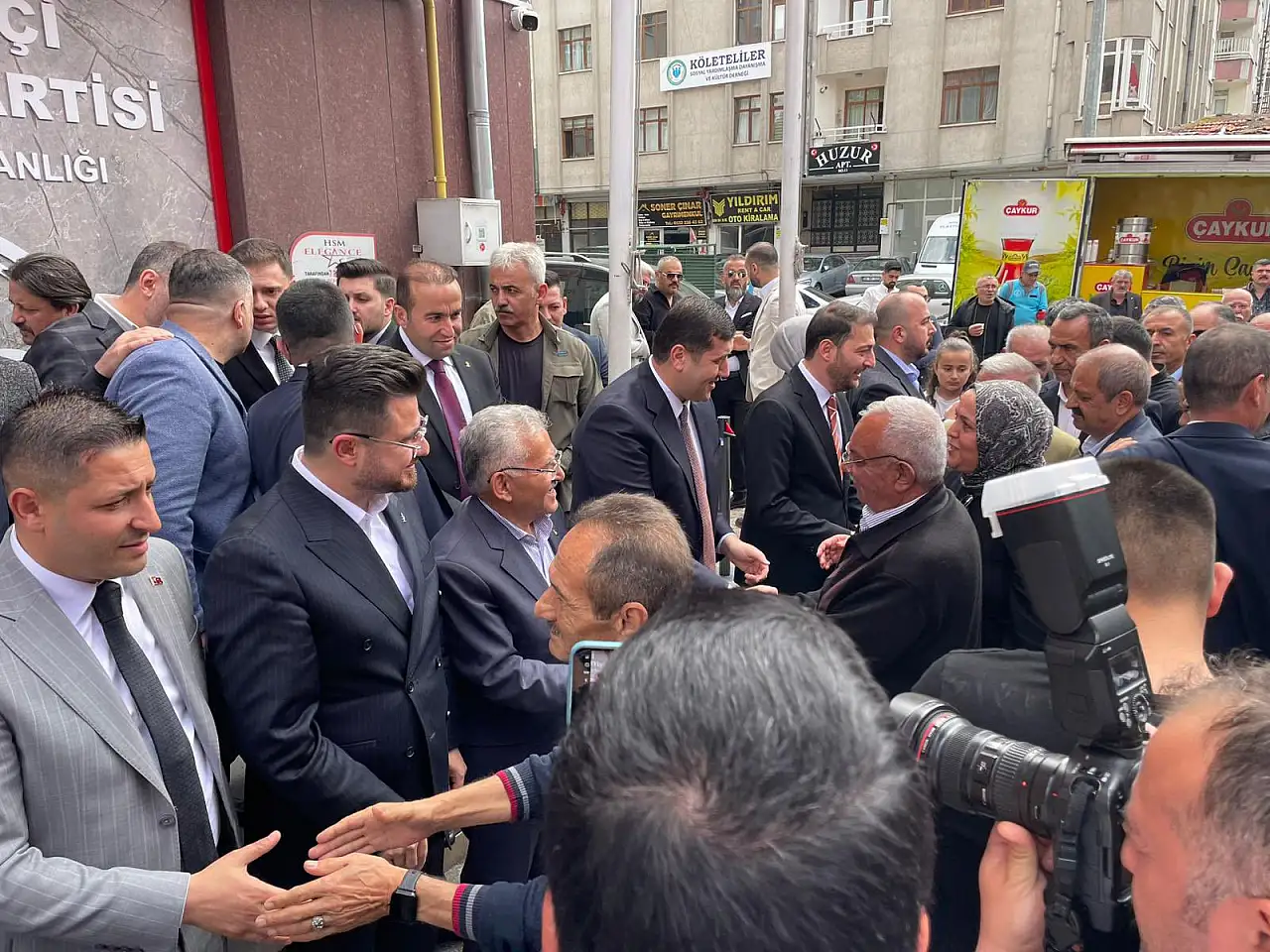 MHP Kayseri'de bayramlaşma trafiği: Baki Ersoy'da sahadaydı