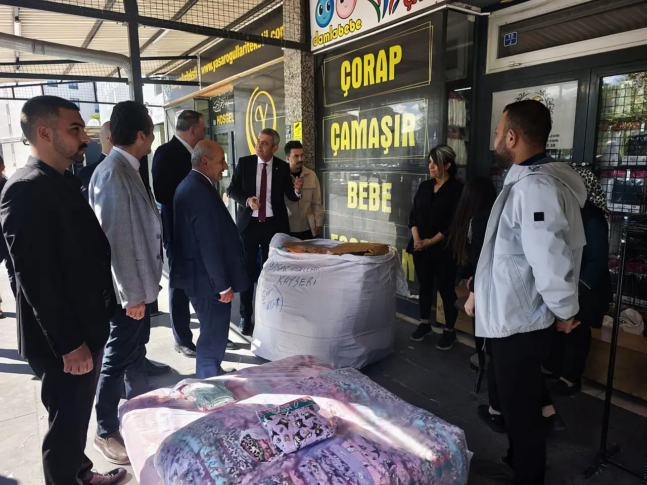 İYİ Parti heyeti Kayseri sokaklarında