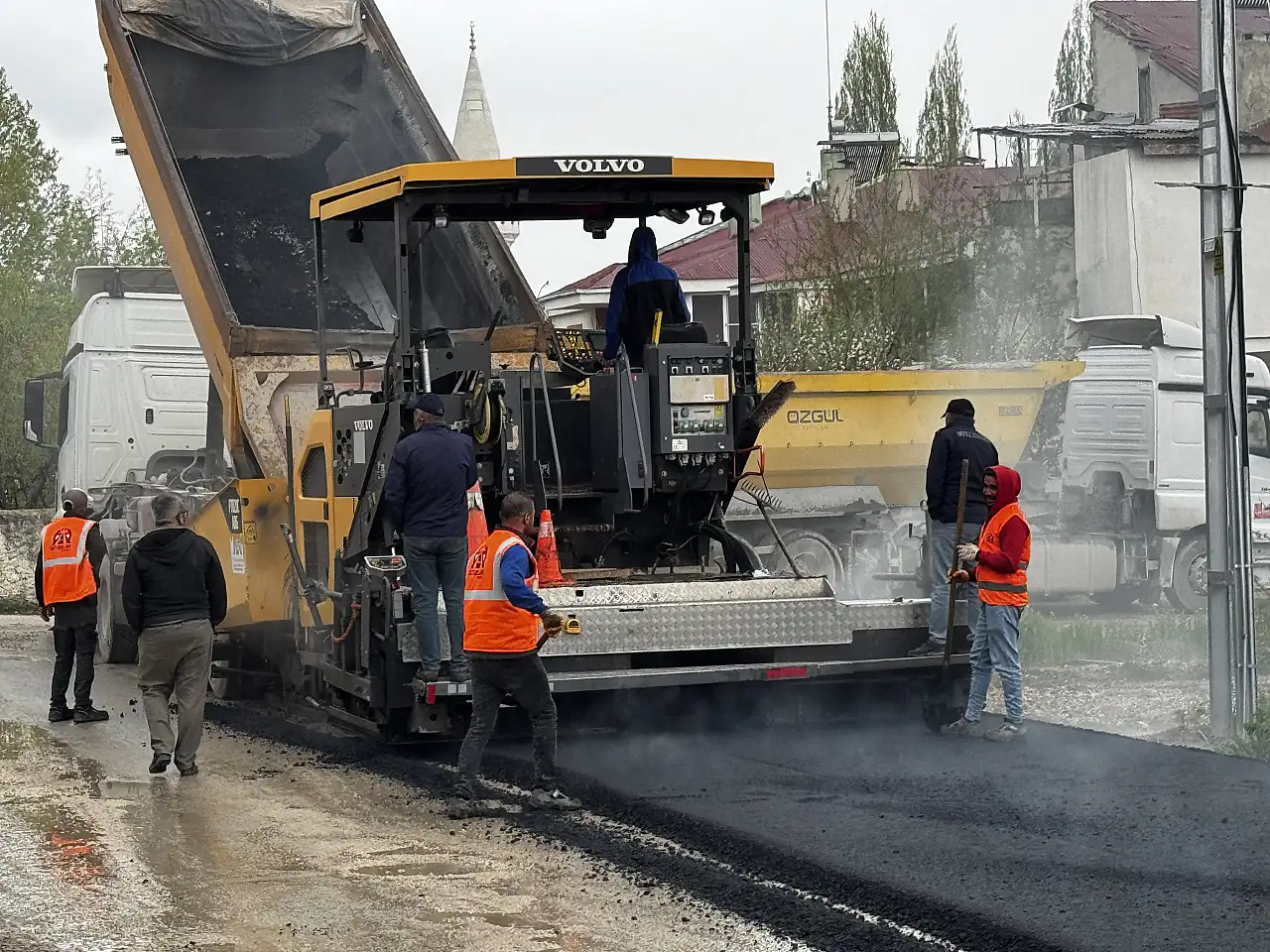 Kayseri'de önemli cadde yenileniyor! Sarız'da asfalt çalışmaları başladı