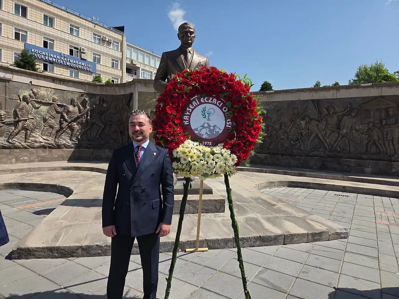 Başkan Akın'dan Kontenjan Tepkisi: 'Eczacılık Fakültesi Açılışları Durdurulmalı'