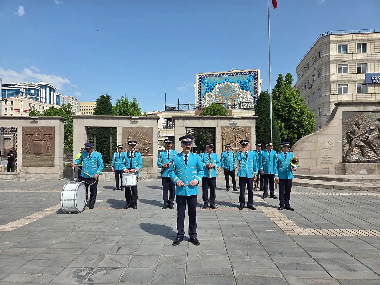 Başkan Akın'dan Kontenjan Tepkisi: 'Eczacılık Fakültesi Açılışları Durdurulmalı'