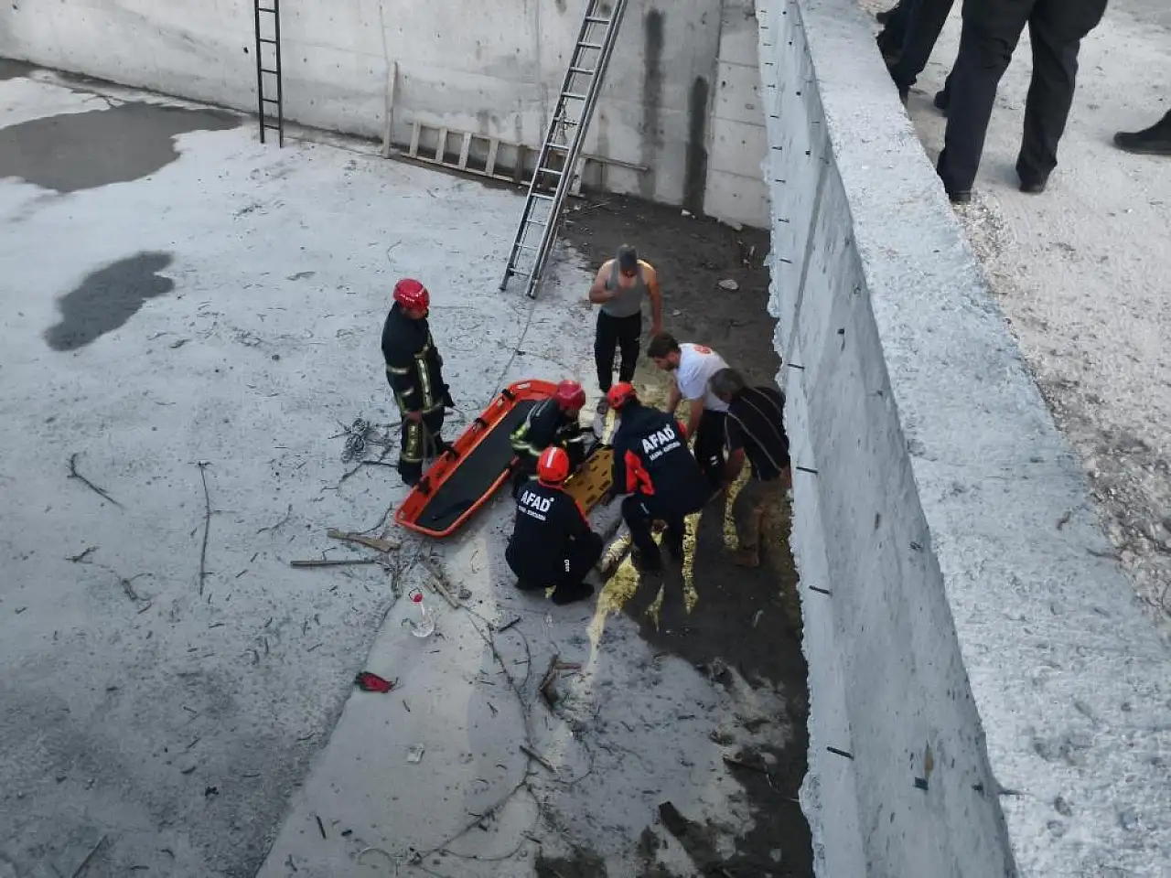 Kayseri'de bisiklet süren çocuk su kanalına düştü!