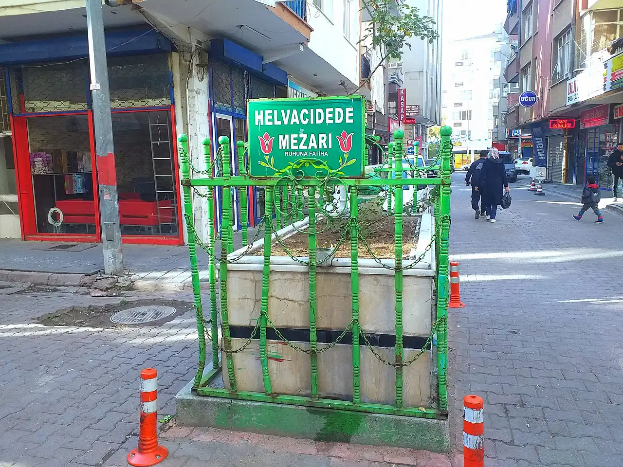 Kayseri'de sokak ortasında mezar var!