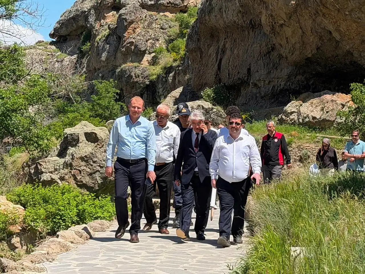 Kayseri'de içerisinde manastır, kilise ve kaya mekanlar bulunan vadide toplantı