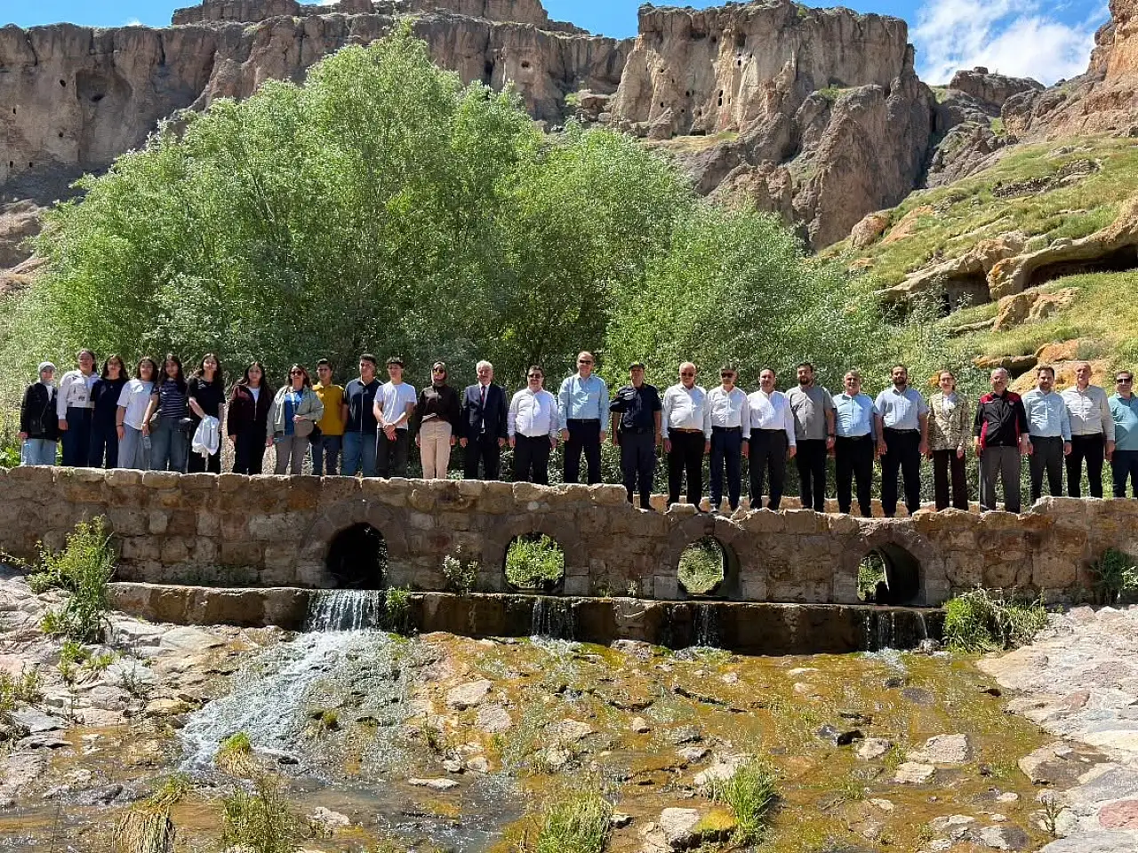 Kayseri'de içerisinde manastır, kilise ve kaya mekanlar bulunan vadide toplantı