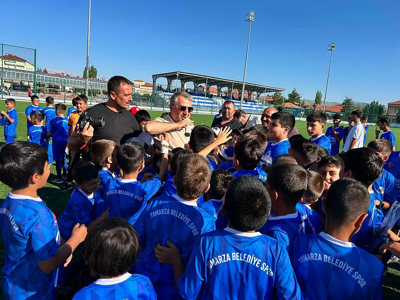 Kayseri'de minik sporculara büyük sürpriz! 250 adet dağıtıldı