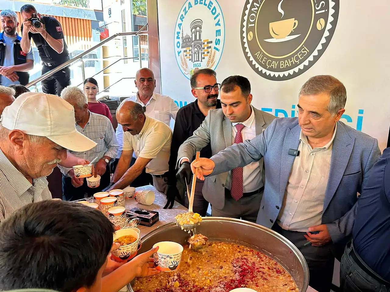 Kazanlar kuruldu! Kayseri'de ücretsiz dağıtıldı