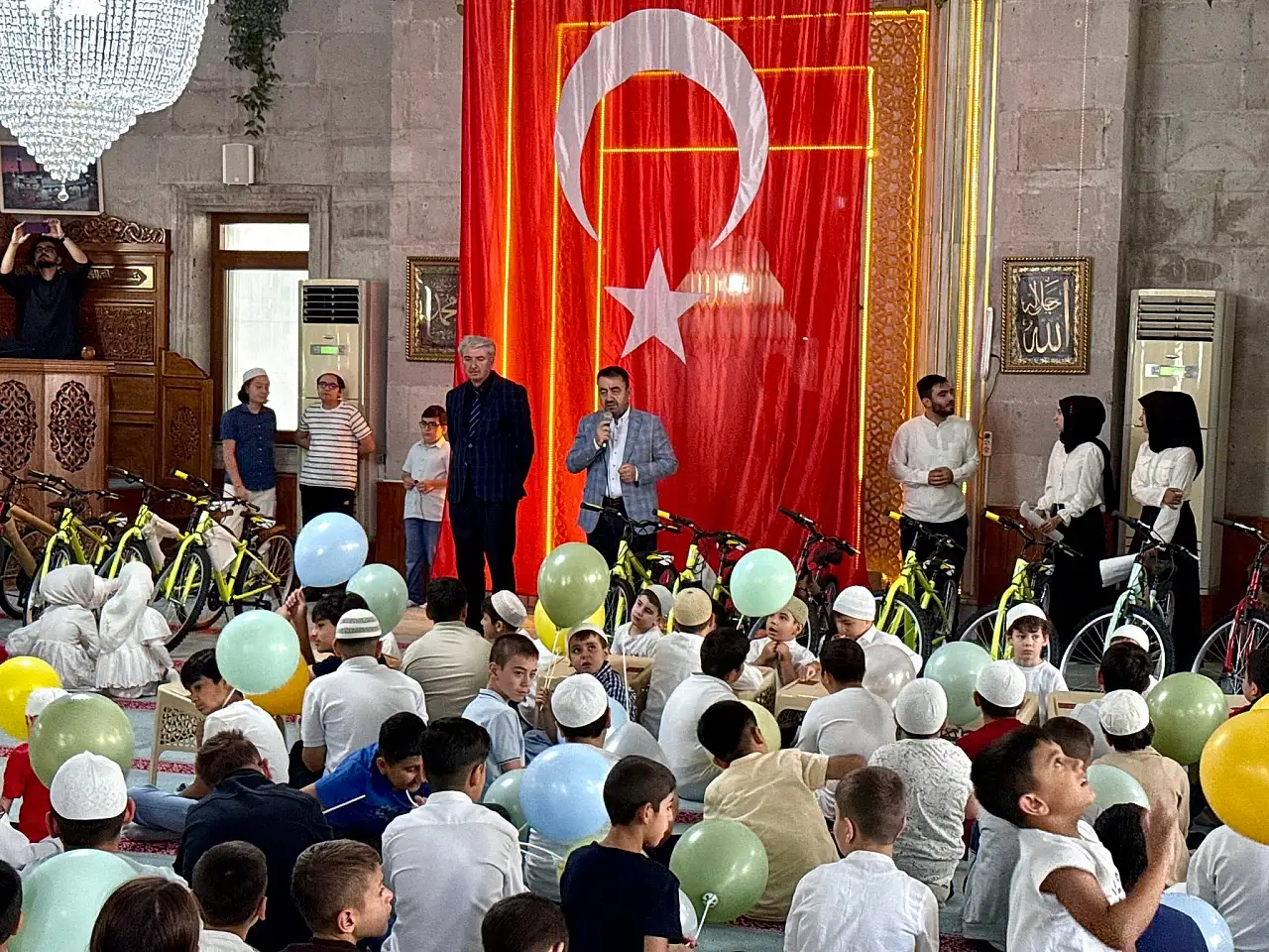 Kayseri'de bisiklet dağıtıldı
