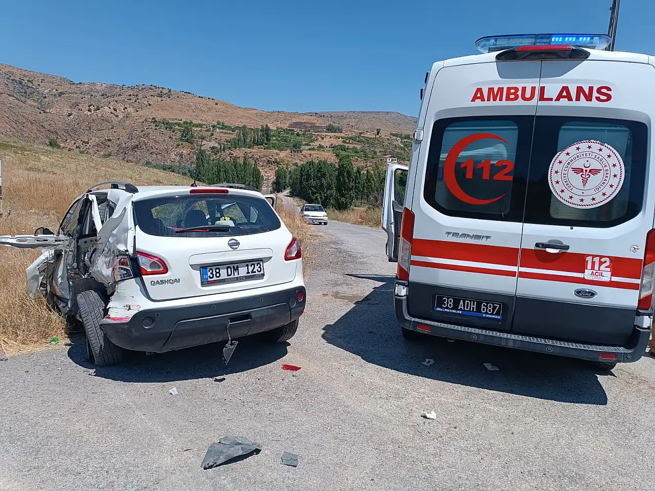 Kayseri'de tır ile otomobil çarpıştı: 2 yaralı