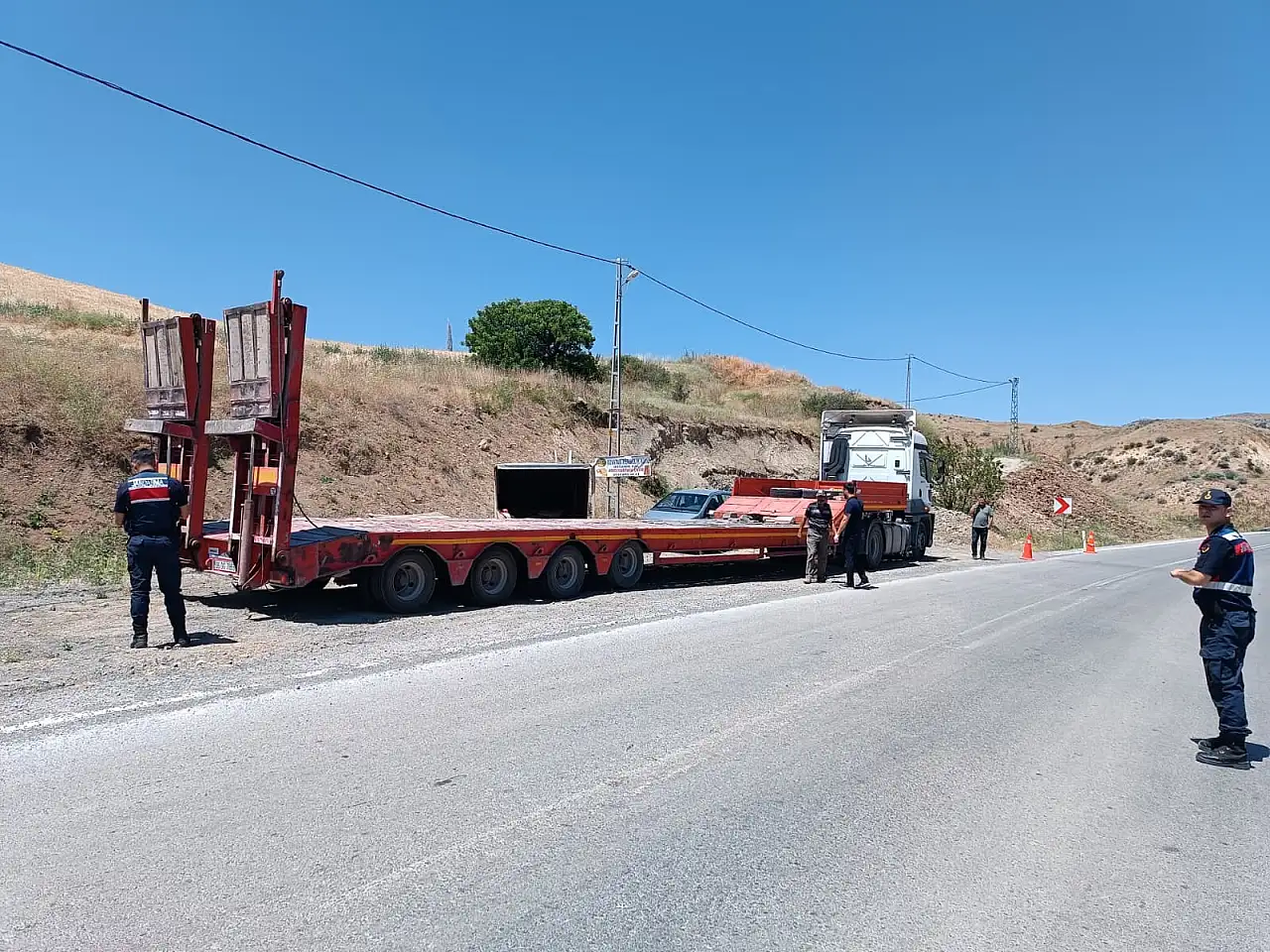 Kayseri'de tır ile otomobil çarpıştı: 2 yaralı