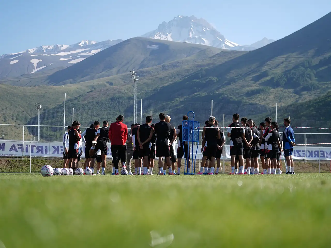 Sivasspor taraftarlarından Kayseri'deki ünlü iş adamına çağrı: Bir Babayiğit aranıyor!