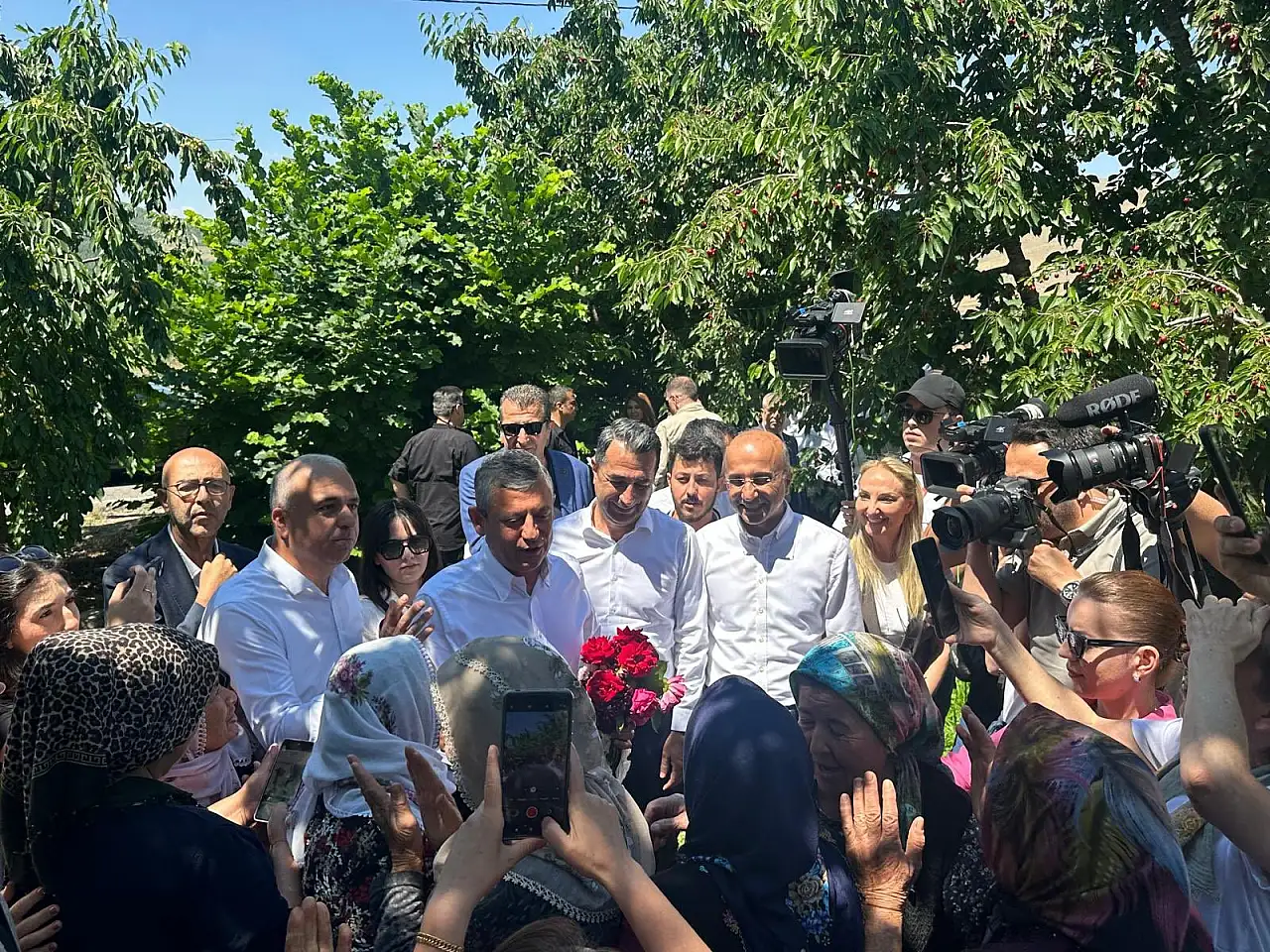 Özgür Özel'i Niğde'de Kayserili isim karşıladı!