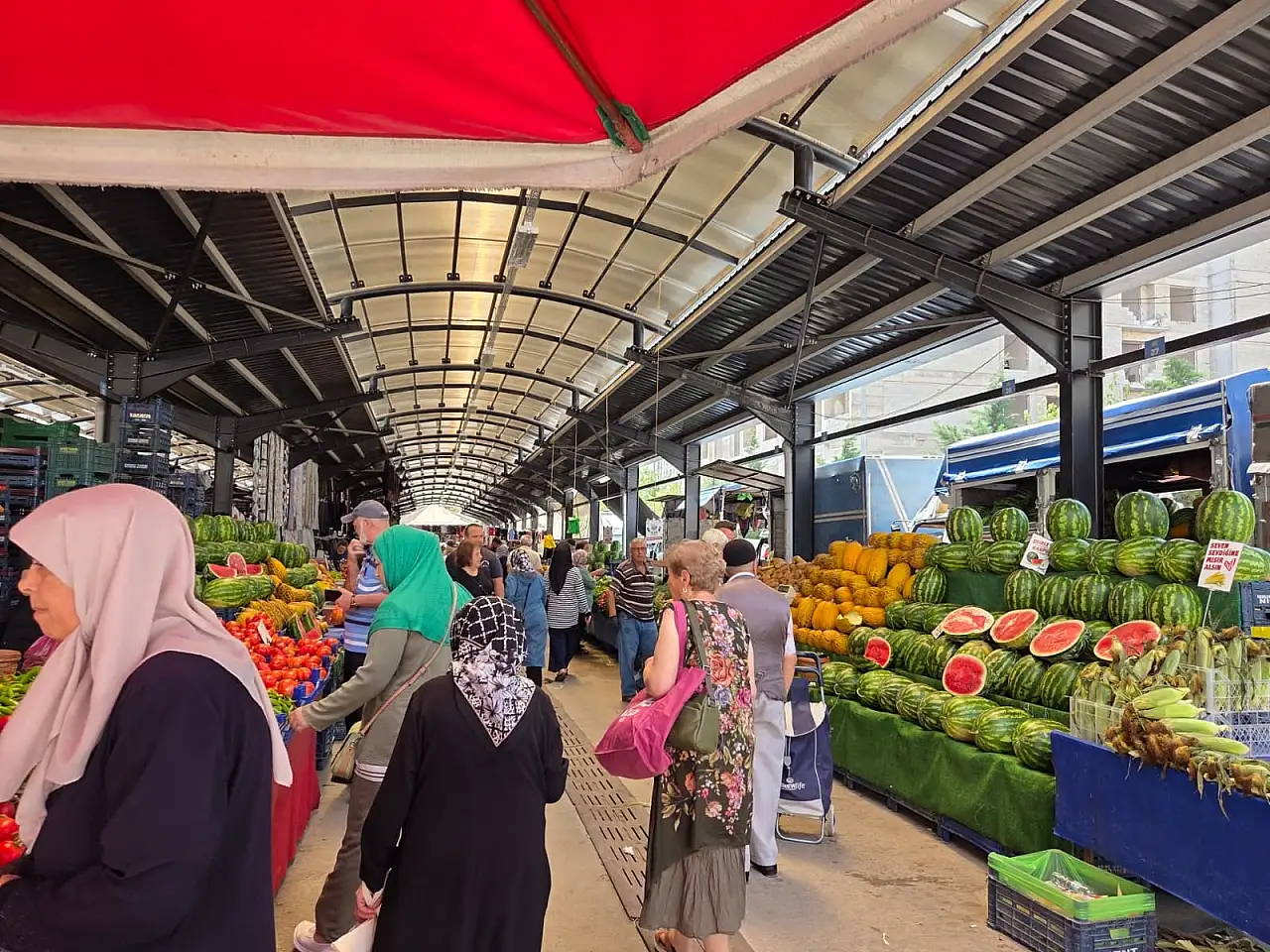 Pazar tezgahlarında zam şampiyonuydu şimdi en ucuzu oldu!