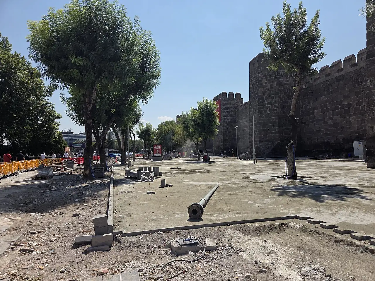 Kayserililer milyonluk yatırımı beğenmedi: Çimen ekilseydi keşke!