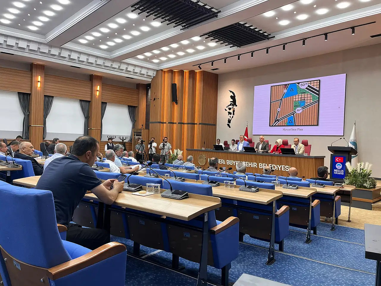 Şahin Ülker'den spor alanının ticarete dönüşmesine ret!