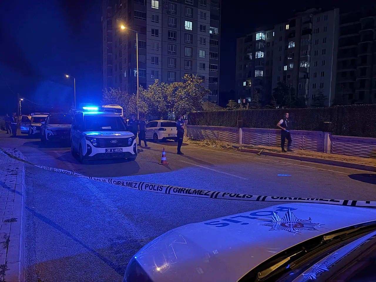 Kayseri'de sokak ortasında silahlı kavga! Karı-koca hastanelik oldu