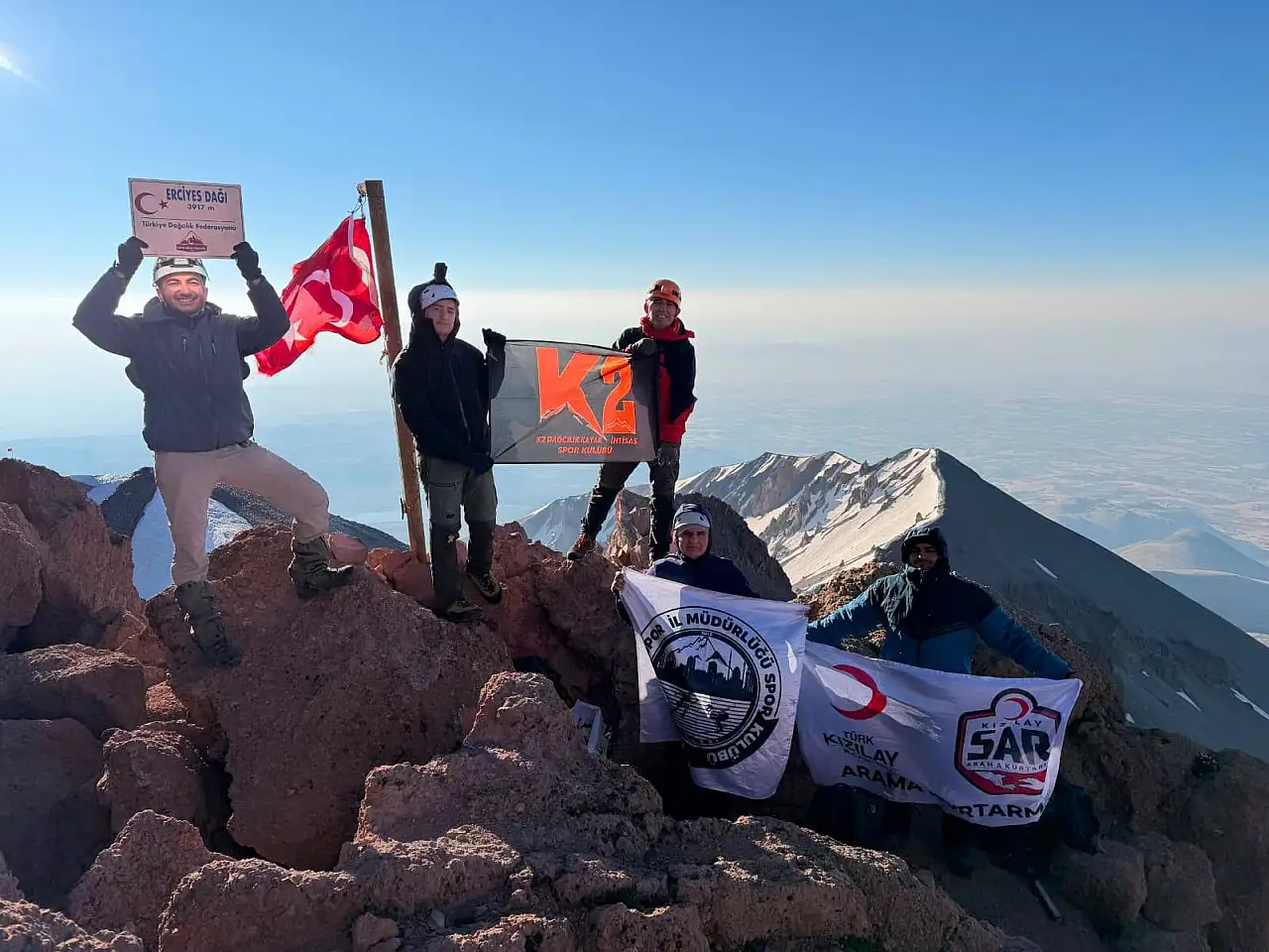 Erciyes'in zirvesinde anlamlı buluşma! Âşık Seyrânî için tırmandılar