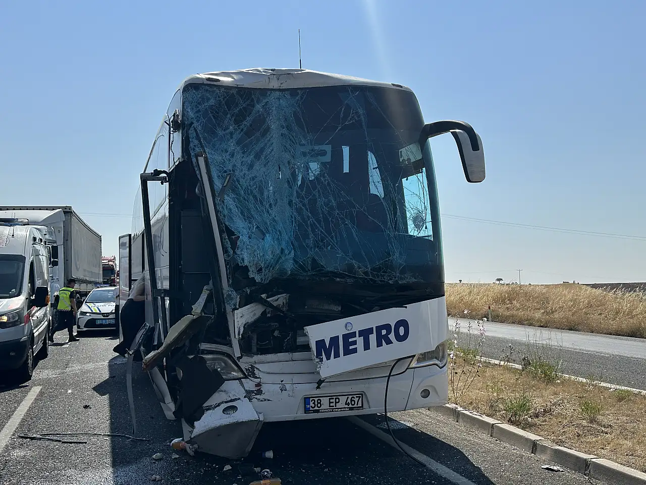 Kayseri'den giden otobüs kazaya karıştı: Muavinden acı haber!