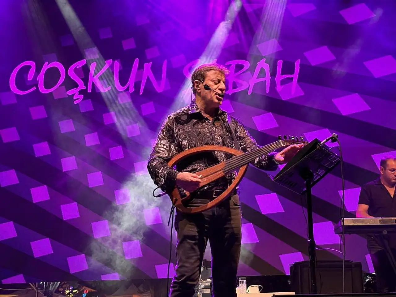 Kayseri'de ünlü sanatçı Coşkun Sabah hayranlarıyla buluştu