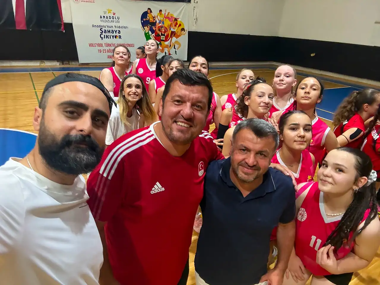 Amasya'da büyük gurur: Kayserili genç voleybolcular Türkiye derecesi aldı!