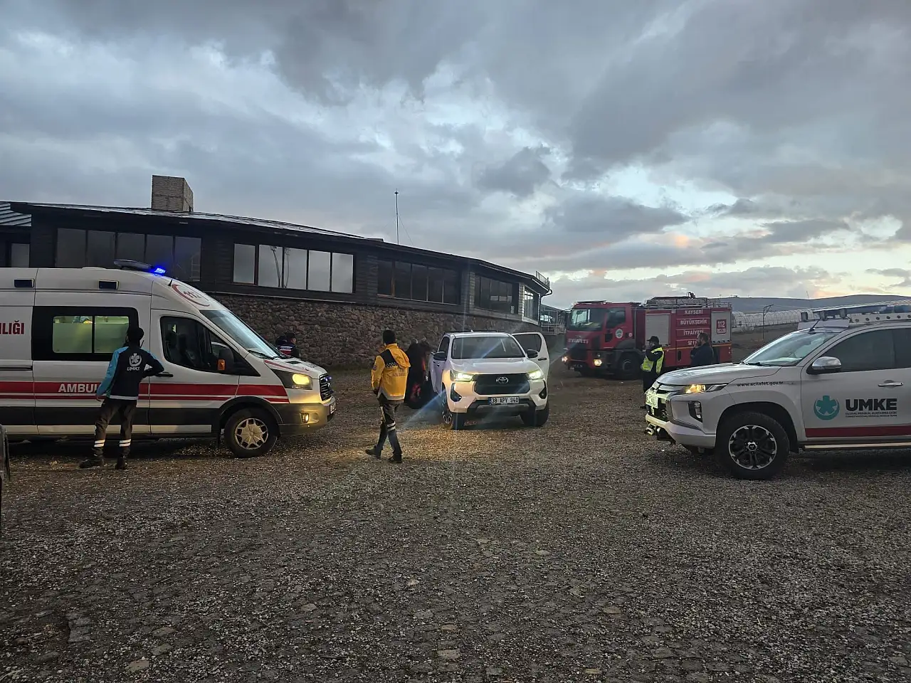 Erciyes'te korku dolu anlar! Donmak üzereyken kurtarıldı