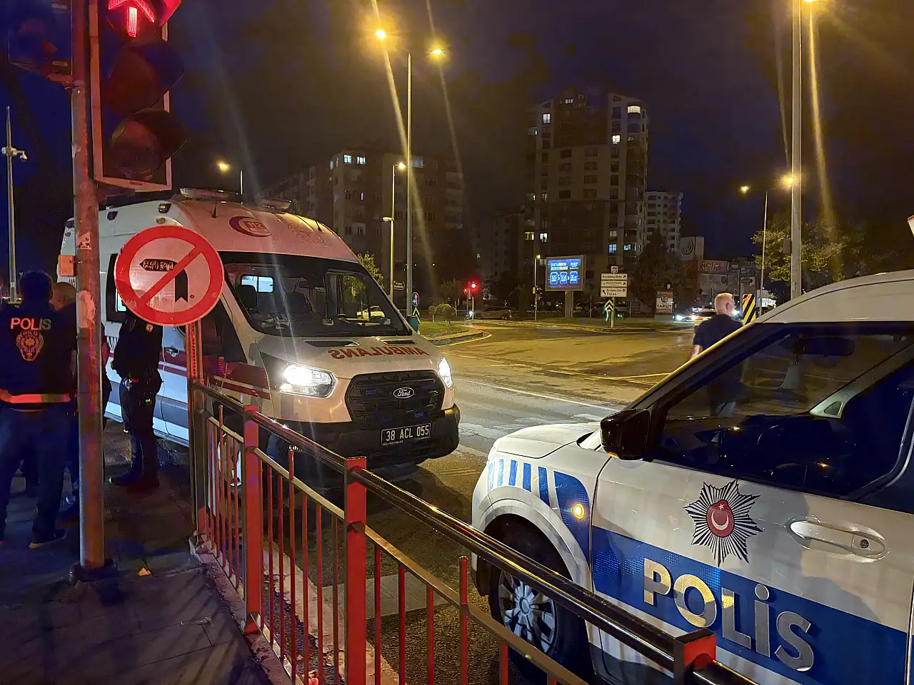 Kayseri'de panik! Silahla vurulan şahıs, tramvaya bindi
