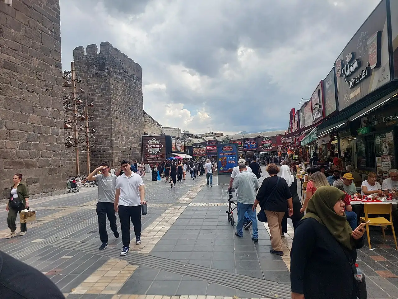 Meteoroloji uyarmıştı! Kayserililer yağmura yakalandı