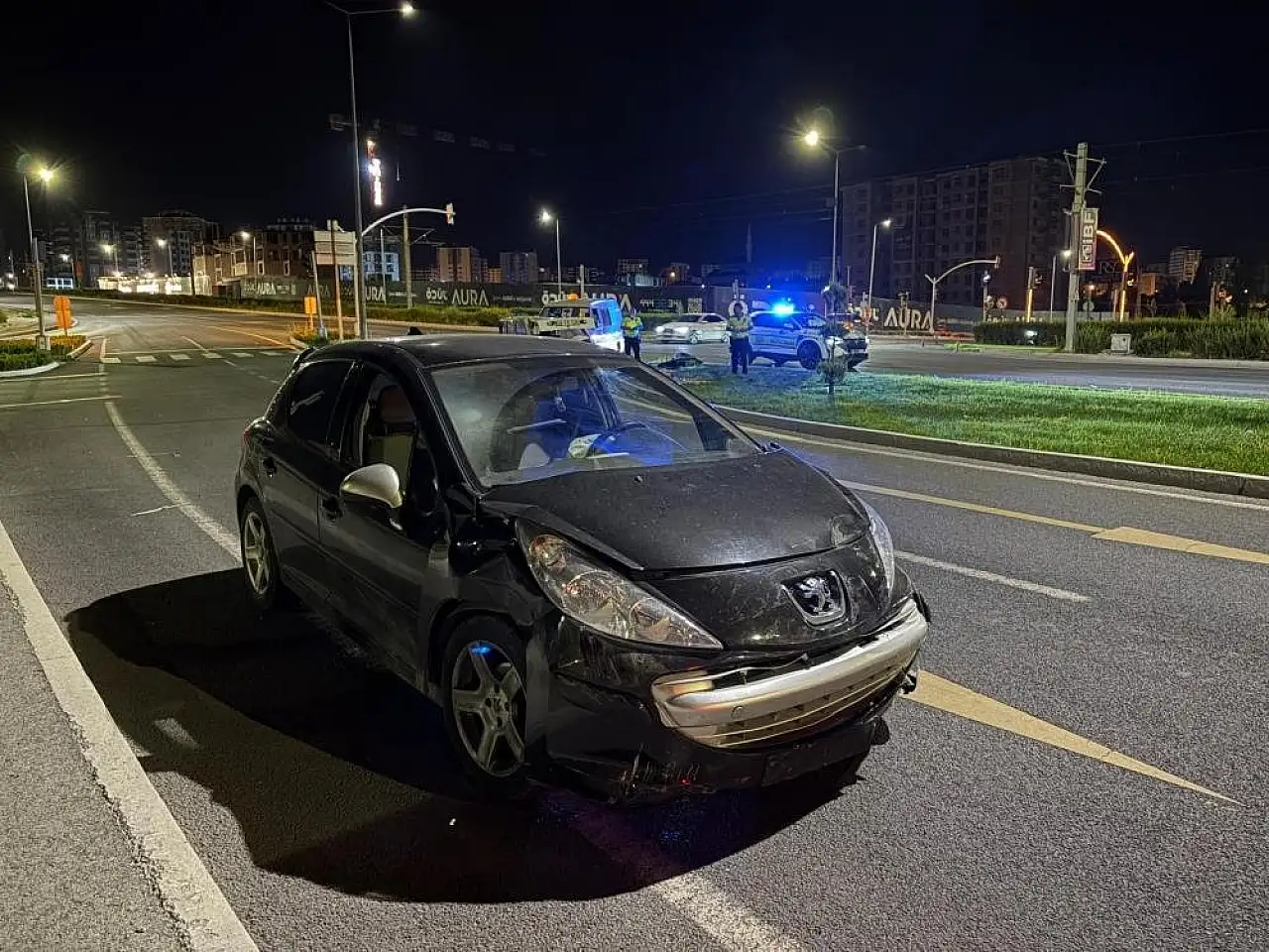 Kayseri'de iki otomobil çarpıştı! Yaralılar var