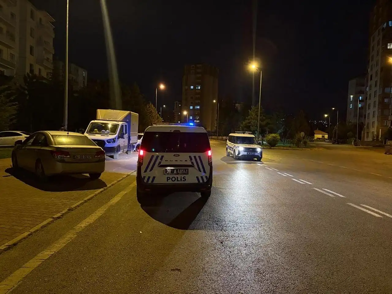 Kayseri'de ortalık karıştı! Komşular arasında kavga, taşlar havada uçuştu