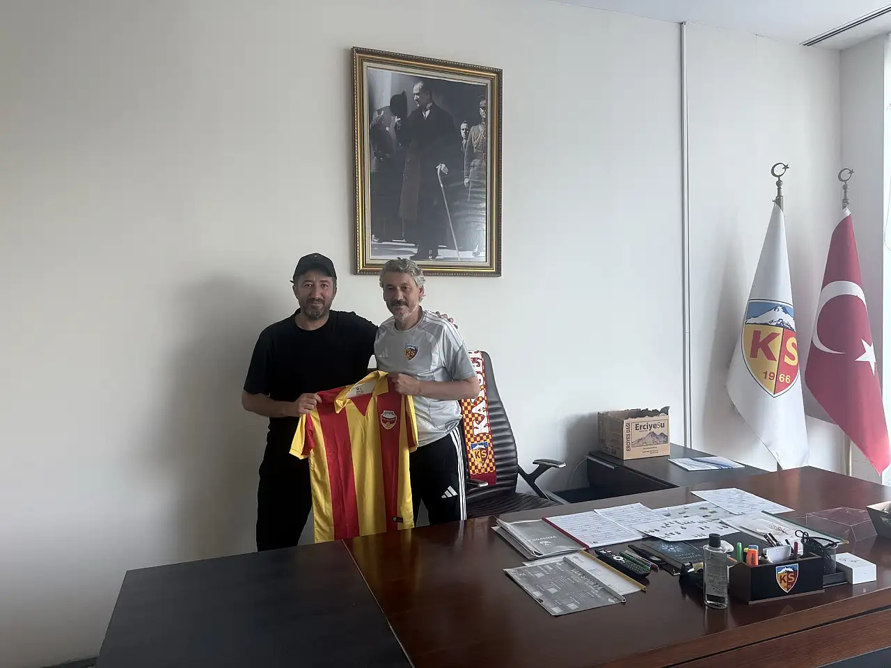 Kayserispor'a imzaya mı gitti? Tesislerde dikkat çeken görüşme: Sol beke yazıyorum!