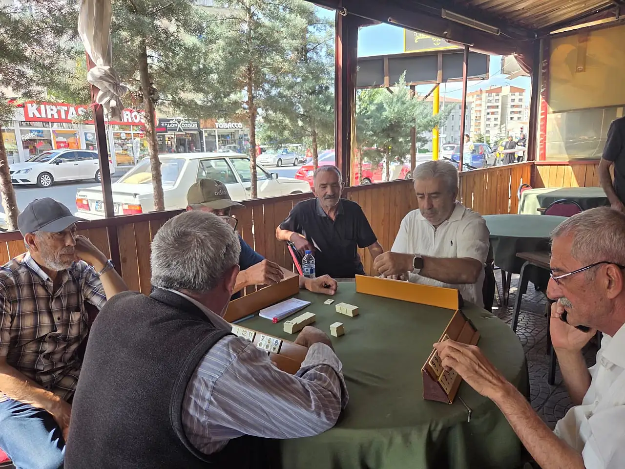 '10 oyunun 8'ini ben kazanırım' Kayseri'de okey iddiası