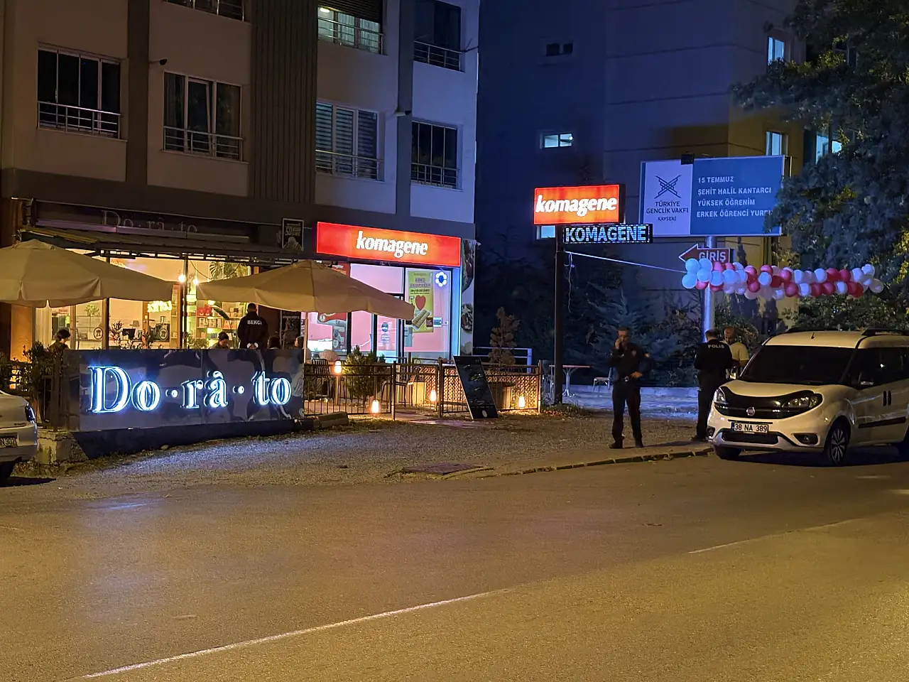 Bıçaklandı, kafeye sığındı! Kayseri'de 5 şüpheli aranıyor