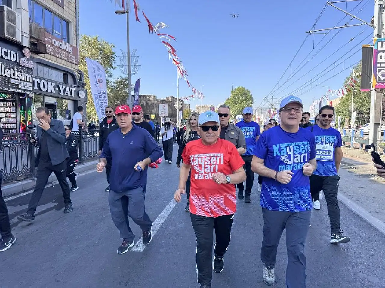 Kayseri 6. Yarı Maraton'da Halk Koşusu protokolün startı ile başladı