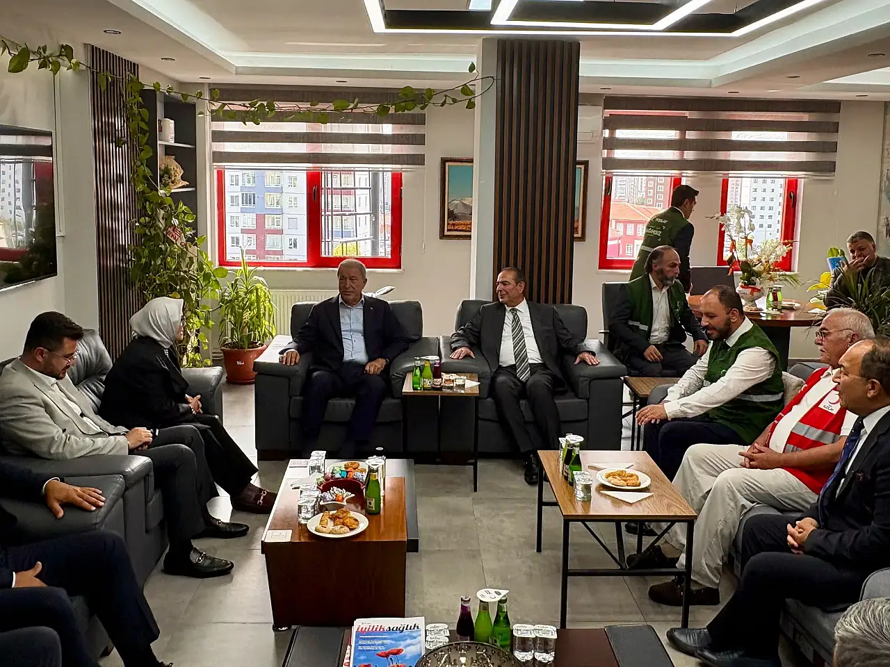 Yeni Kızılay Şube Başkanı'na Akar'dan ziyaret!