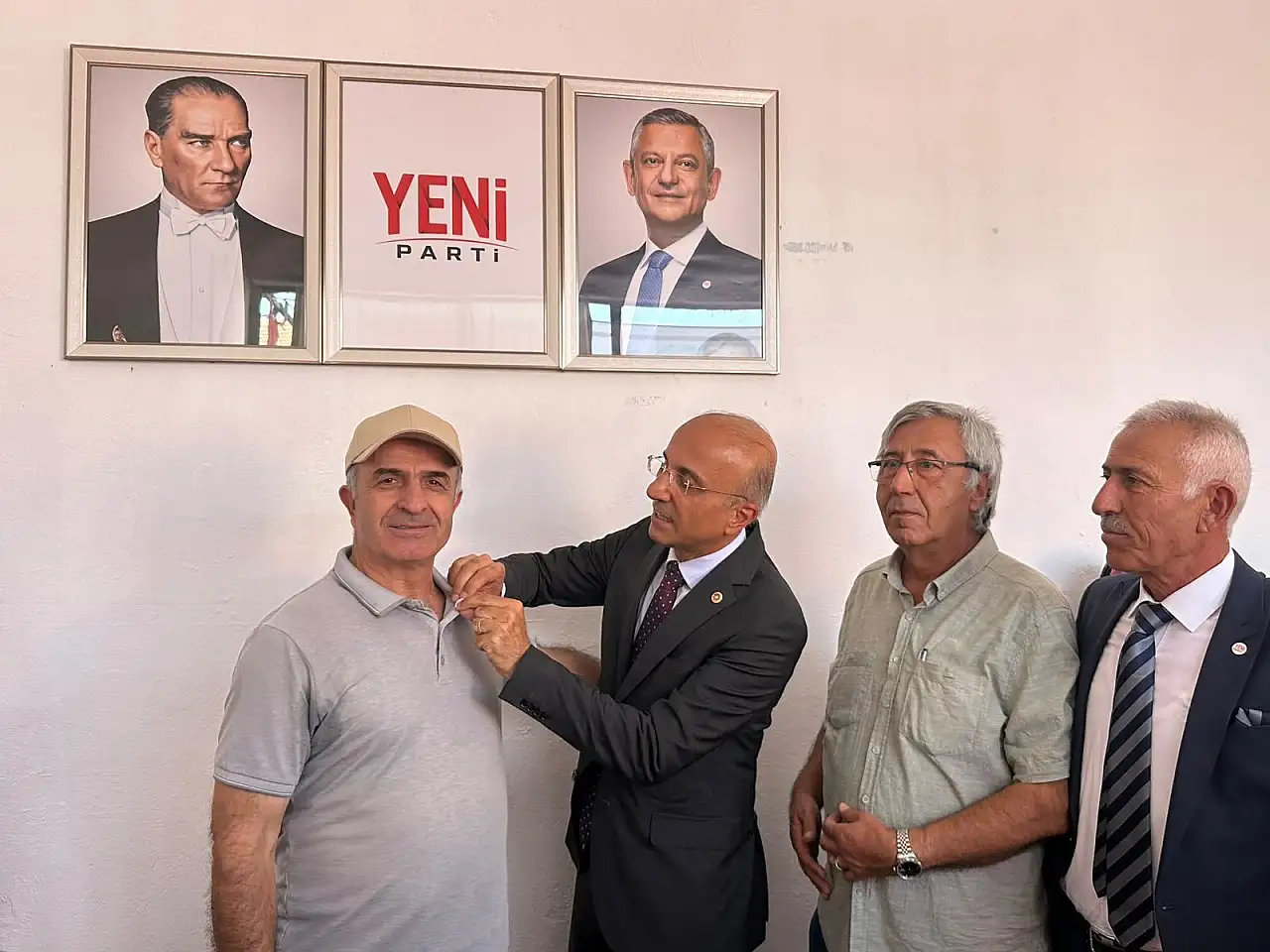 Kayseri siyasetinde dikkat çeken gelişme: Eski AK Parti'li başkan YENİ Parti'ye geçti