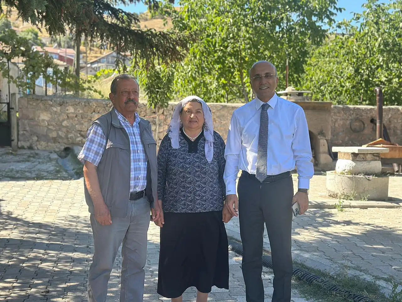 Kayserili Vekil tek tek geziyor! Vatandaşla bir araya geldi