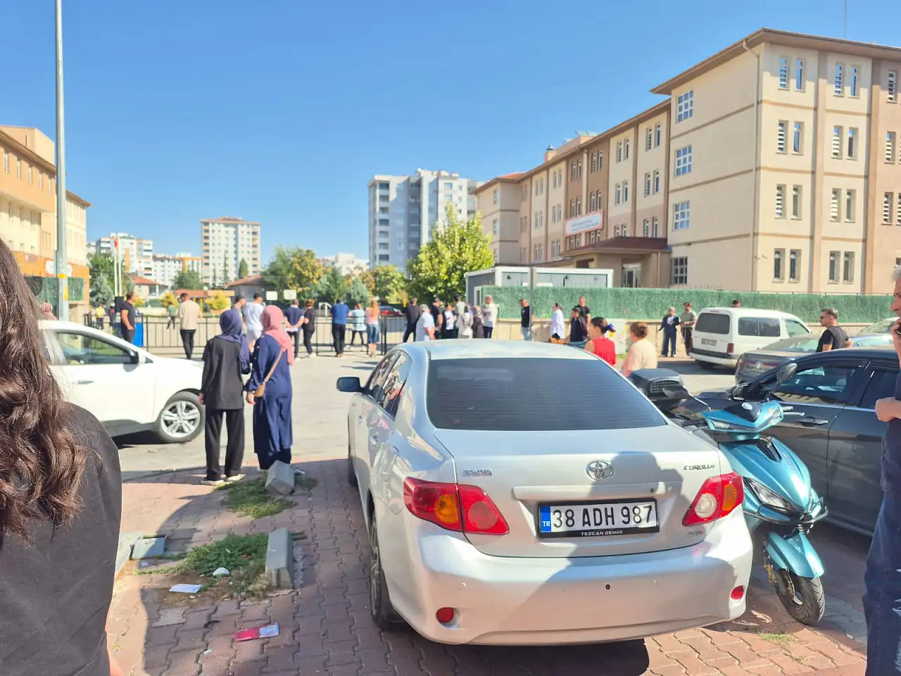 Kayseri'de binlerce aday içeride, dışarıda sessiz bekleyiş başladı!
