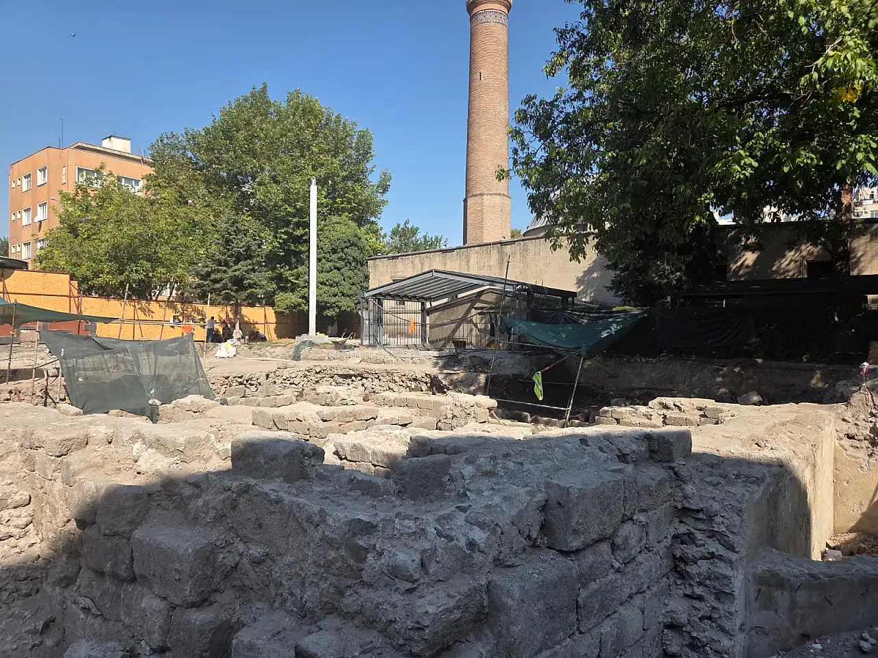 Kayseri'deki Cami-i Kebir'de yapılan kazıda ortaya çıktı! Yapının temelinde para bulundu