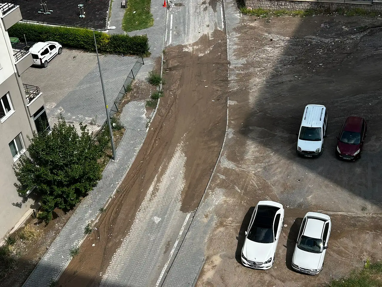 Kayseri'de mahalle sakinleri çözüm bekliyor