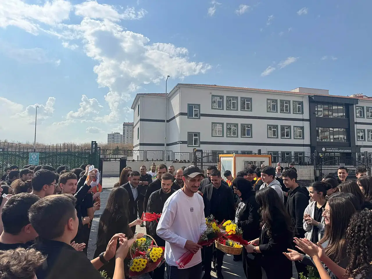 Kayseri'de öğrenciler için önemli buluşma! Futbolcular da katıldı