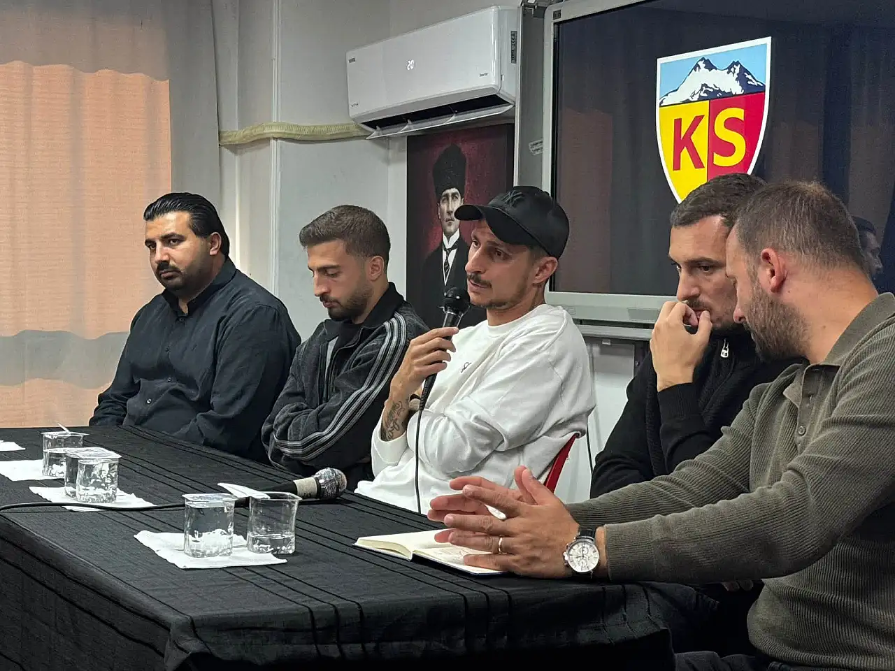 Kayseri'de öğrenciler için önemli buluşma! Futbolcular da katıldı