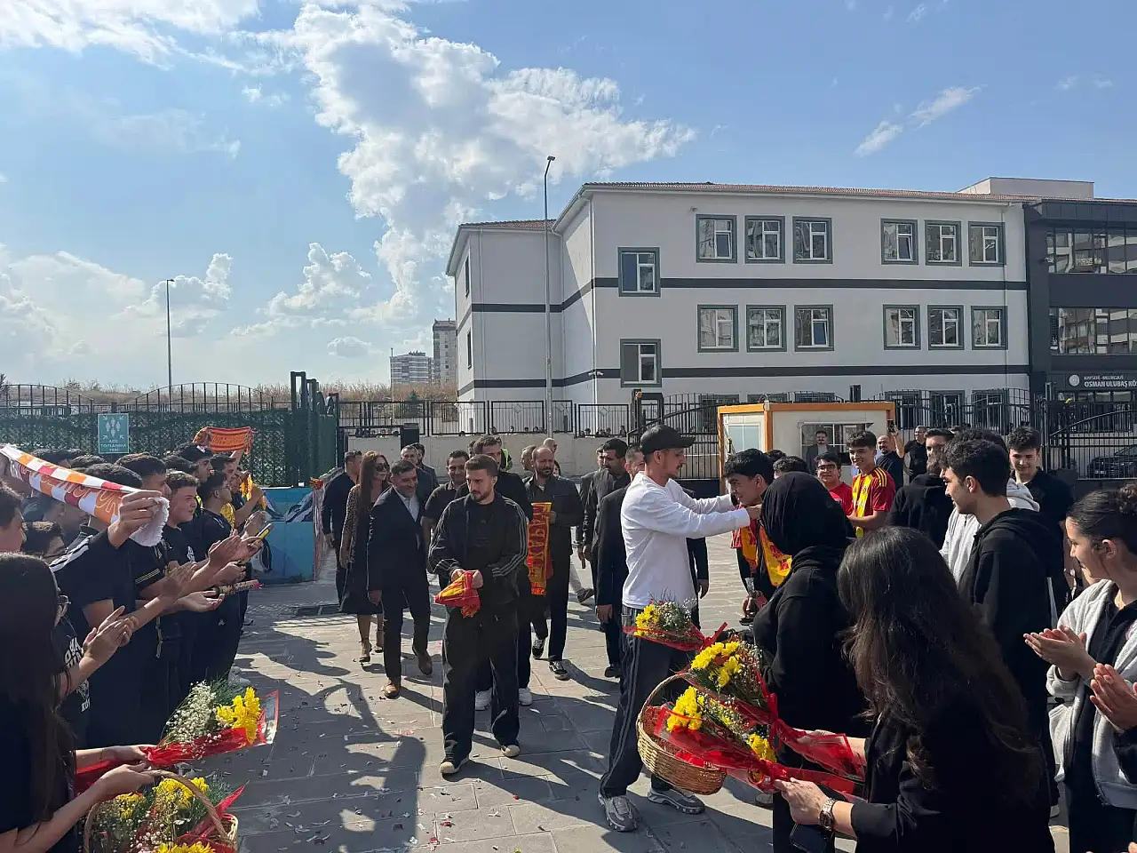Kayseri'de öğrenciler için önemli buluşma! Futbolcular da katıldı
