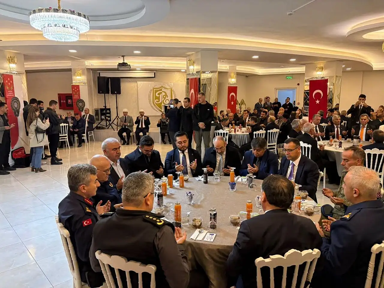 Kayseri Valisi'ni yalnız bırakmadılar! Taziyeleri kabul etti